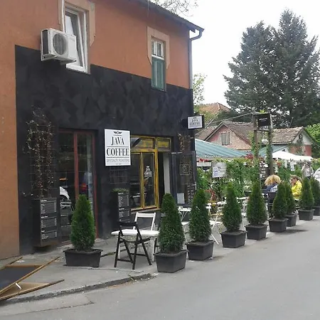 The House In Greenery Apartment *